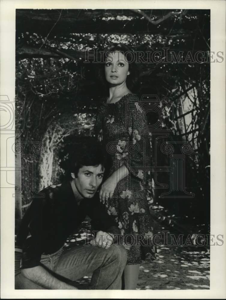 1977 Press Photo George Chakiris & Karen Valentine in "Return to Fantasy Island"- Historic Images