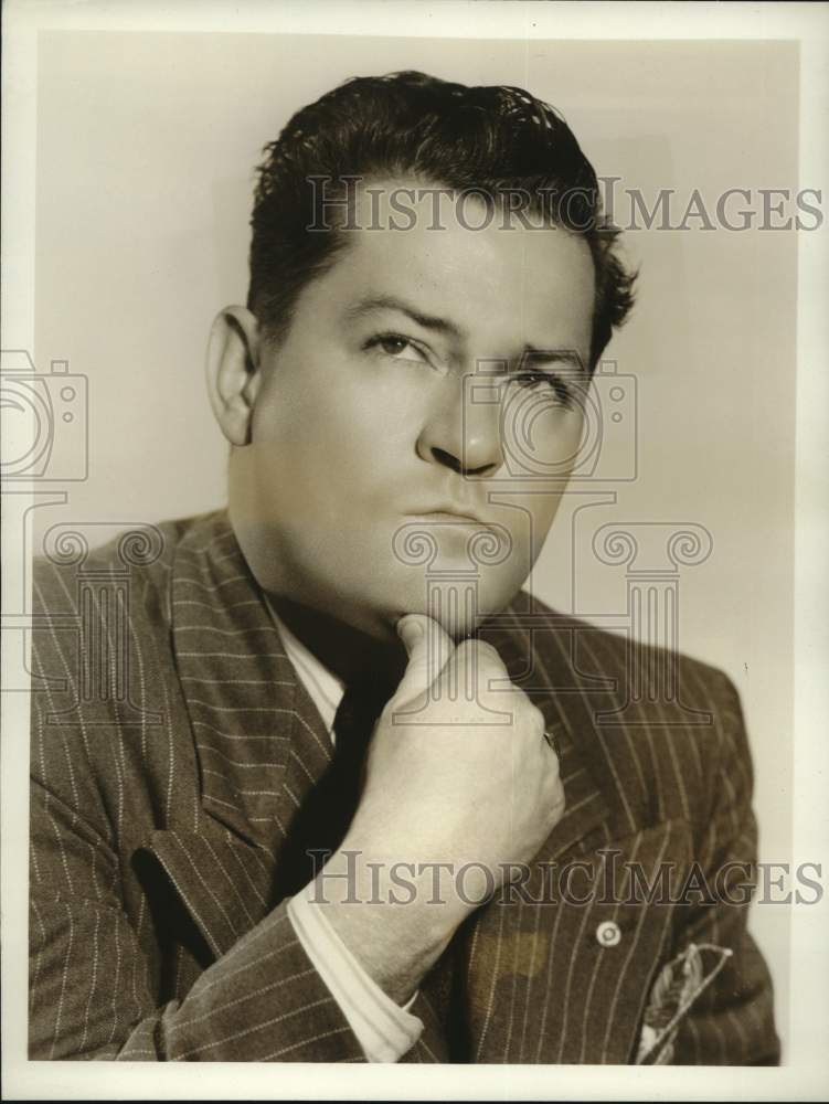 1949 Press Photo Lew Valentine, mental banker of NBC's "Dr. I.Q." program- Historic Images