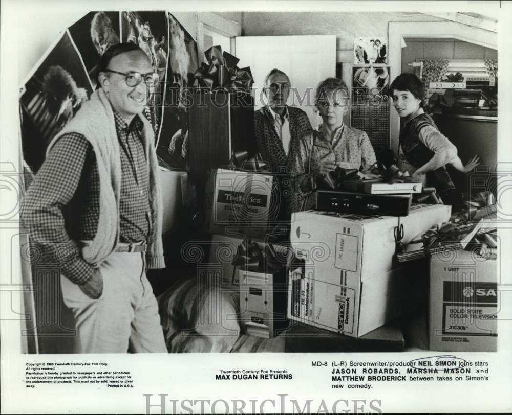 1983 Press Photo Writer Neil Simon with stars of &quot;Max Dugan Returns.&quot;- Historic Images