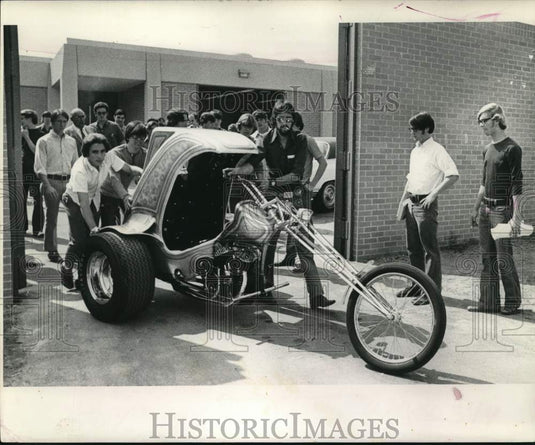 1971 Press Photo Supercycle being rolled-out for its initial test run - Historic Images