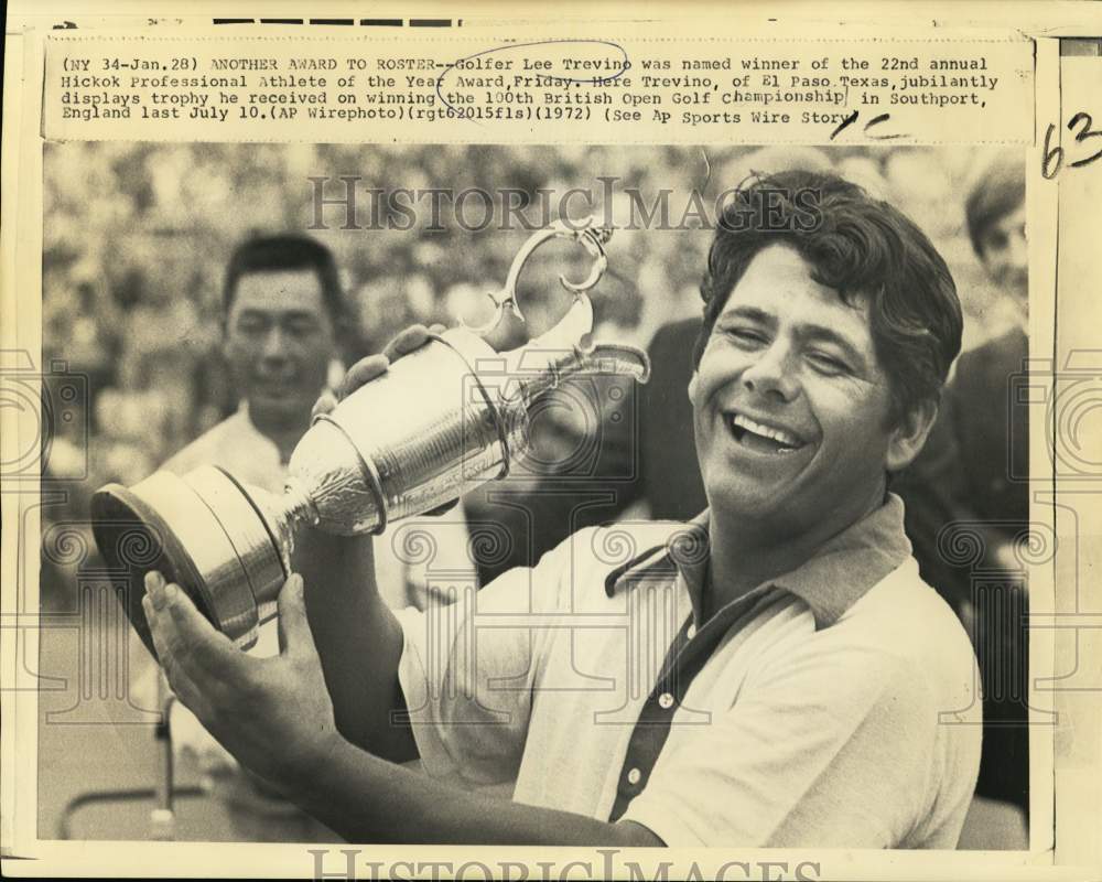 1972 Press Photo Golfer Lee Trevino displays Hickok Athlete of Year trophy. - Historic Images