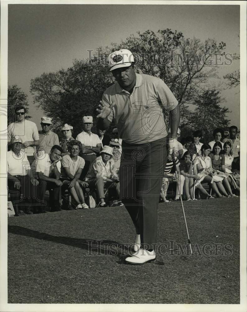 1970 Press Photo Golfer Lee Trevino gestures on gold course. - nox58243- Historic Images