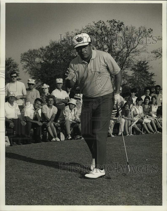 1970 Press Photo Golfer Lee Trevino gestures on gold course. - nox58243- Historic Images