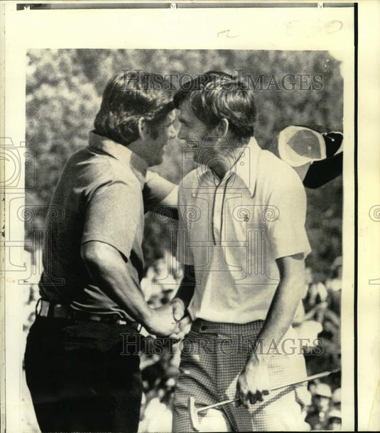 1973 Press Photo Lee Trevino and Dave Hill shake hands at Memphis Golf Classic- Historic Images