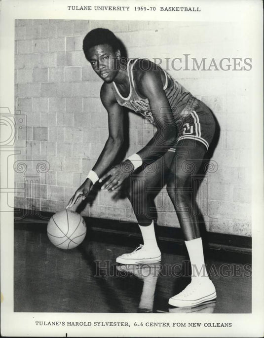 1970 Press Photo Tulane University's Harold Sylvester dribbles the basketball.- Historic Images