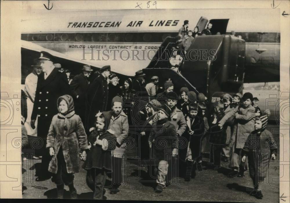 1949 Press Photo War-orphaned children arrive in New York from Hamburg, Germany- Historic Images