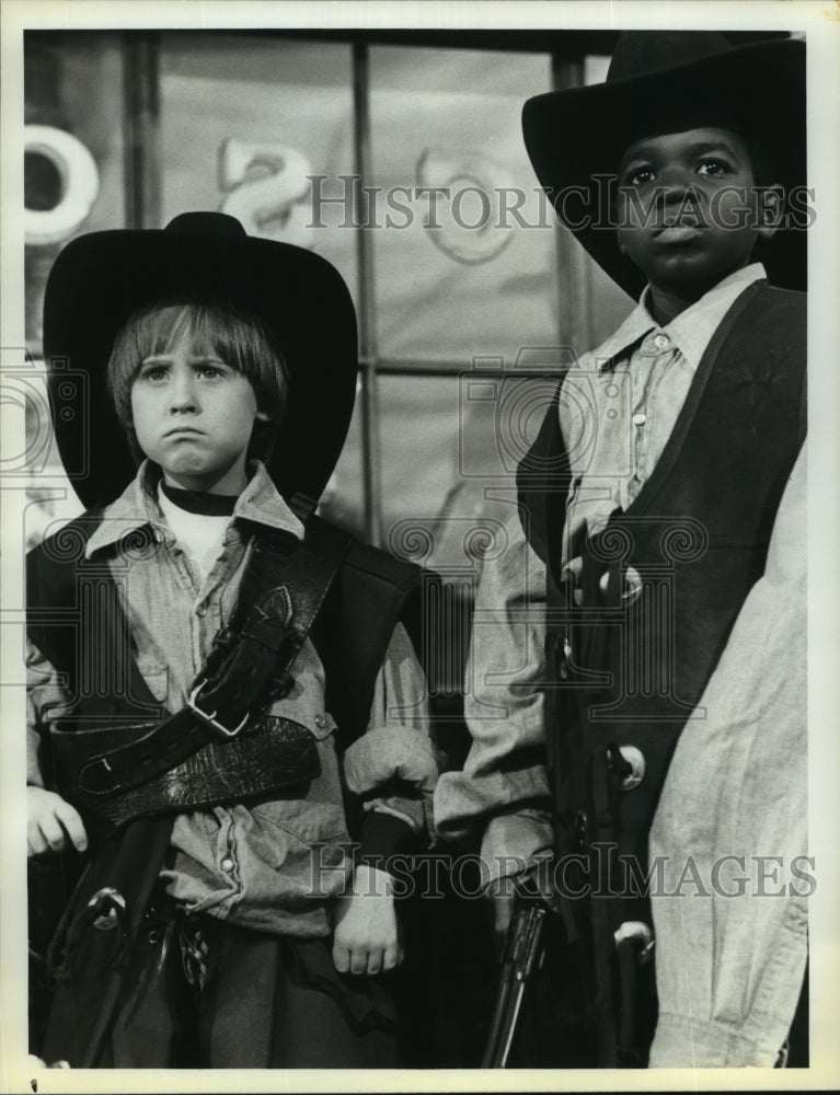 1984 Press Photo Actors Gary Coleman & Danny Cooksey in Diff'rent Strokes - Historic Images