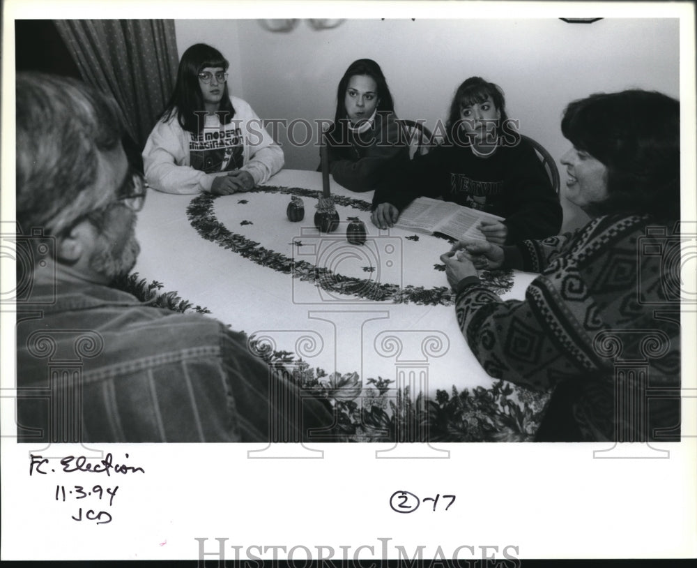 1994 Press Photo Terri Banasek and Family - ora05344 - Historic Images
