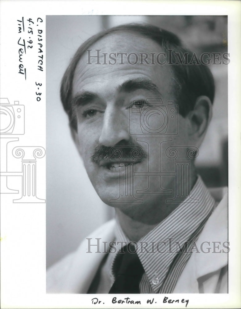 1992 Press Photo Dr. Bertram Berney Occupational Medicine Specialist - ora06162 - Historic Images