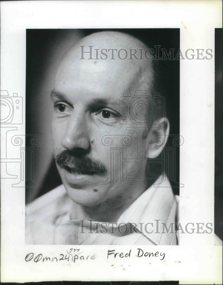 1983 Press Photo Fred Doney, center director of Vancouver - ora17949 - Historic Images