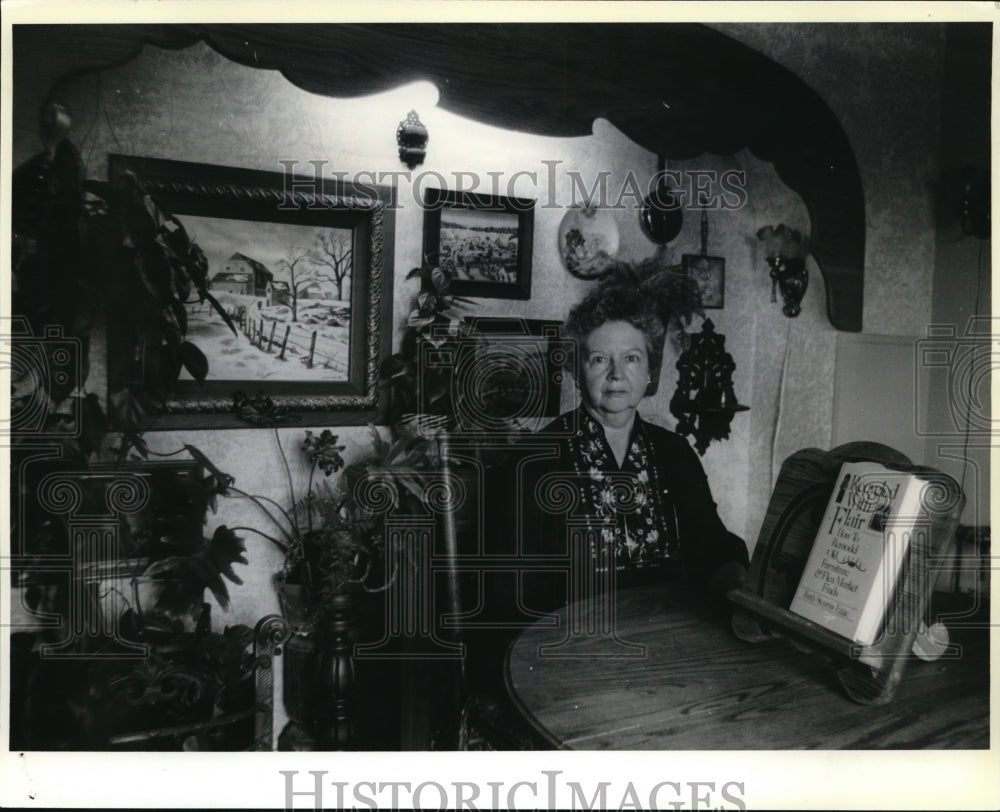 1988 Press Photo Ruth Sterns Egge, Milwaukie t, author &quot;Recycling With Flair&quot; - Historic Images