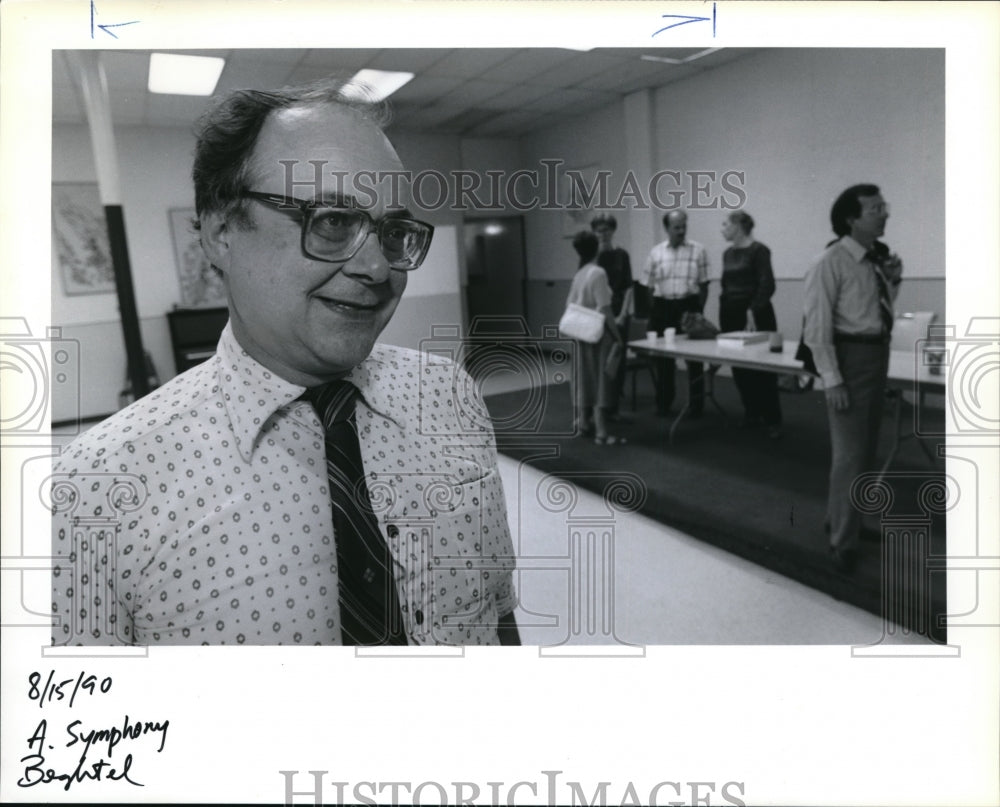1990 Press Photo Robert Findley, negotiator for musicians union - ora24137 - Historic Images