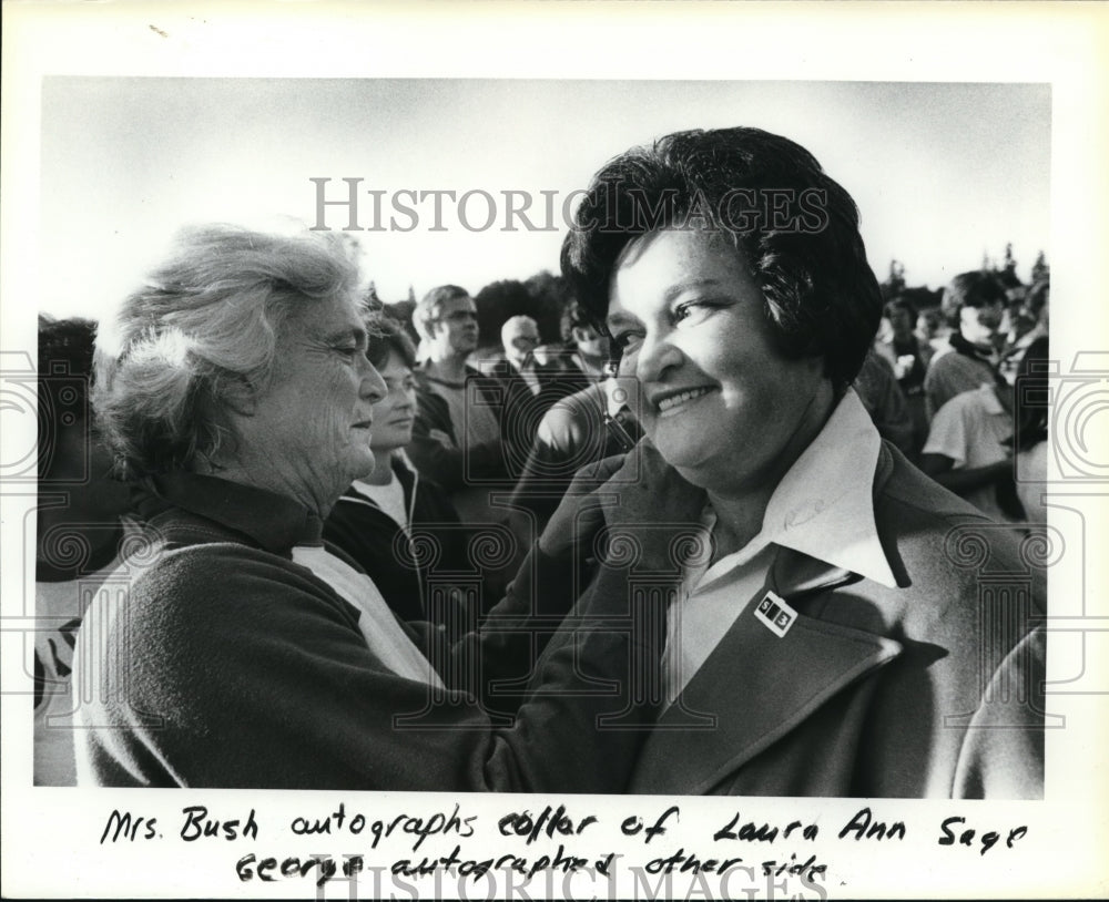 1980 Press Photo Mrs. Bush autographs collar of Laura Ann Sage - ora24581 - Historic Images