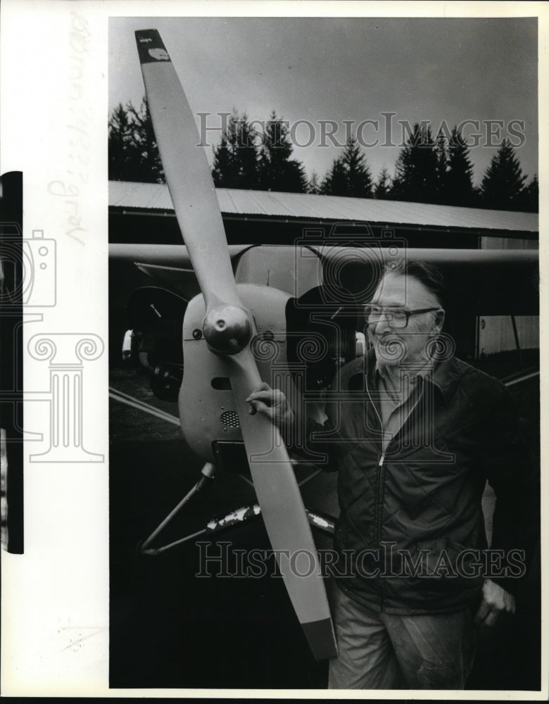 1994 Press Photo Ward E. Grove Pioneer Pilot Camas-Washougal Airport J3 Piper - Historic Images