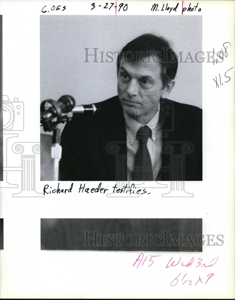 1990 Press Photo Richard Header testifies - ora32619 - Historic Images