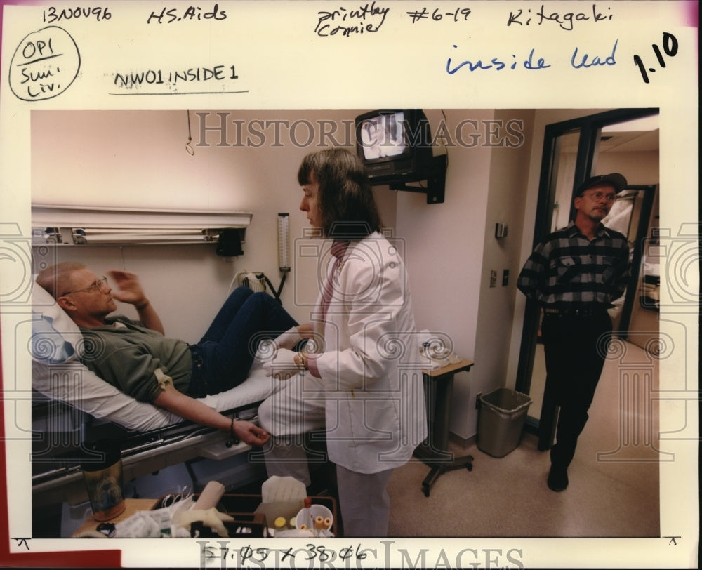 1996 Press Photo Bill &amp; William Reed Hancock at the hospital, tested for AIDS - Historic Images