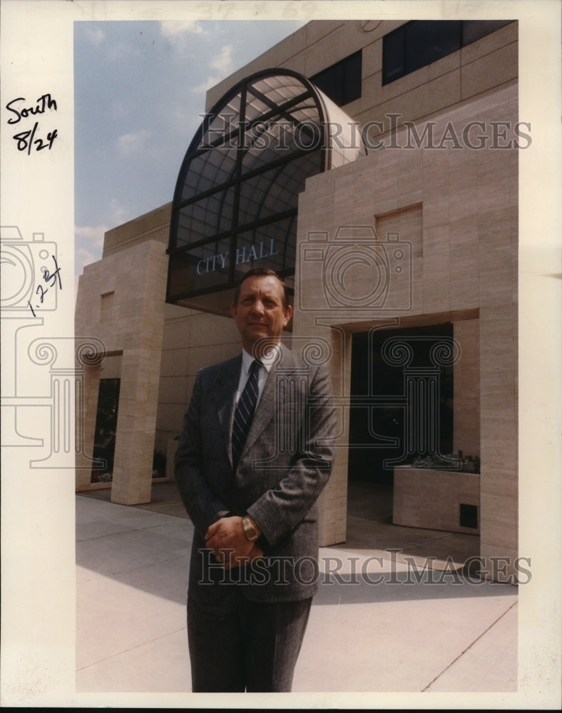 1989 Press Photo Peter Harvey, City Manager of Lake Oswego - ora35288 - Historic Images
