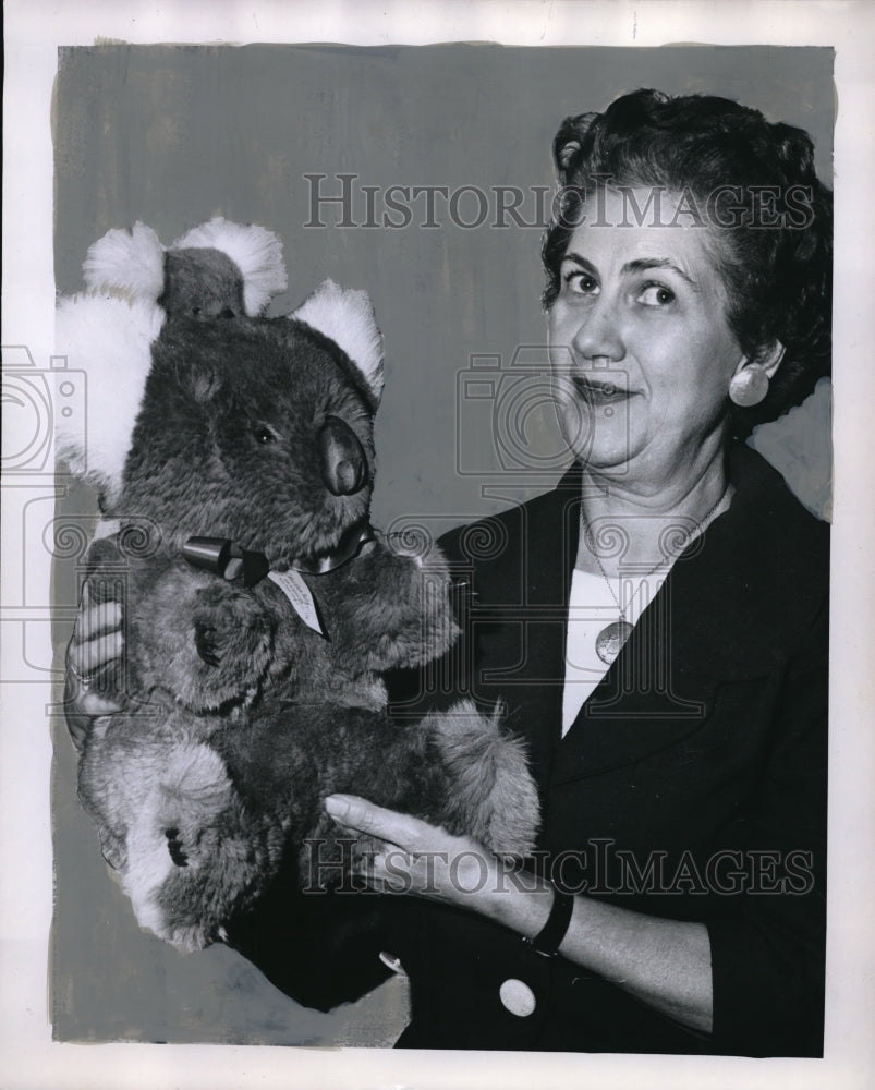 1961 Press Photo Virginia Hale with Koala Bear From Ship Monterey&#39;s Gift Shop - Historic Images