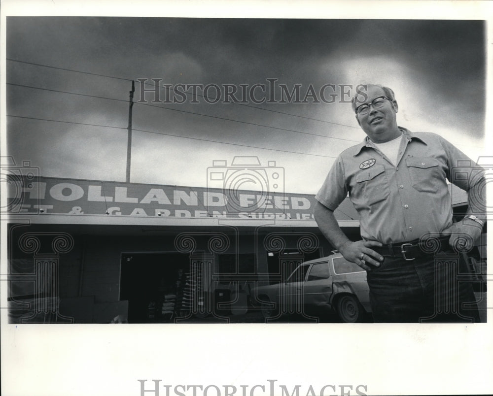 1981 Press Photo Ralph Holland - ora36198 - Historic Images