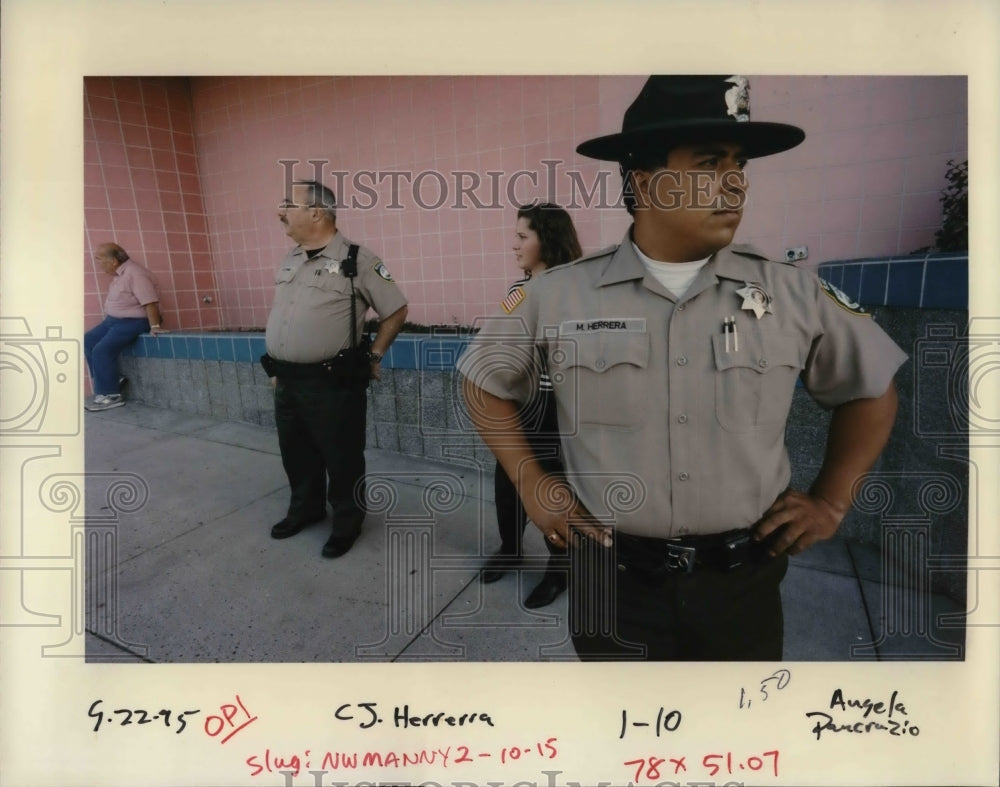 1995 Press Photo Manny Herrera - Historic Images