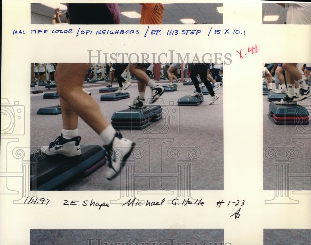 1997 Press Photo Scene from an aerobics class in a gym in Oregon - ora40985 - Historic Images