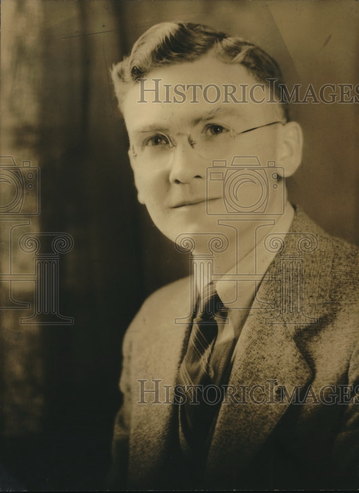1934 Press Photo GC Hoskins, manager US National Bank&#39;s Milwaukee-Powell branch - Historic Images