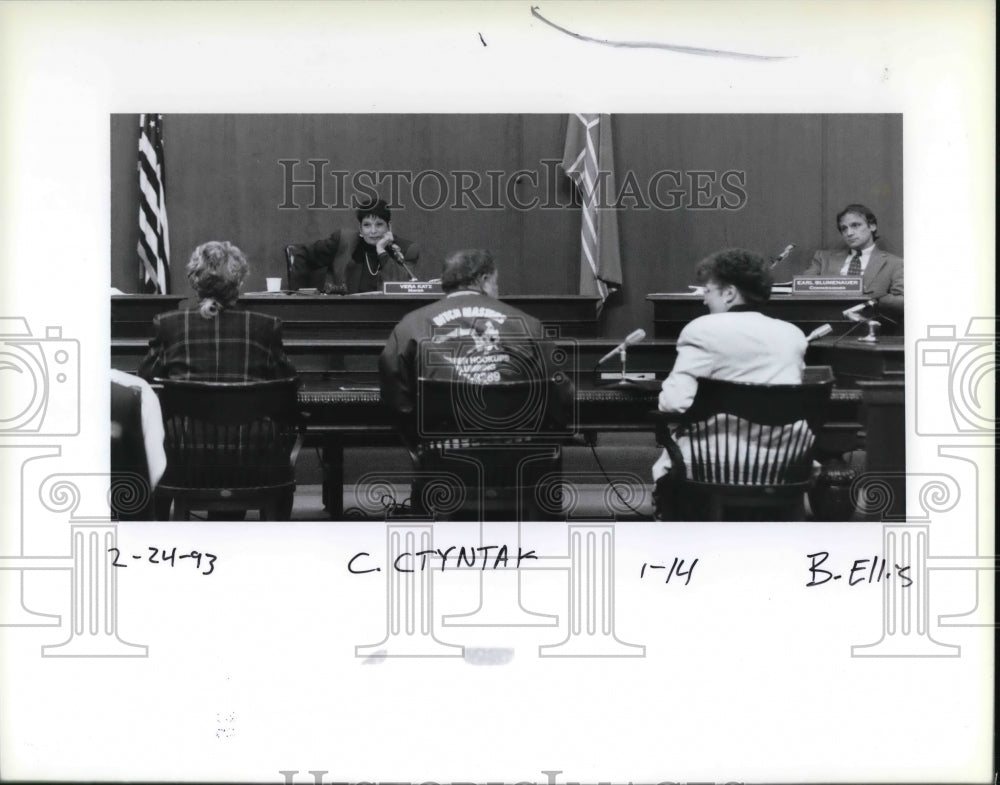 1993 Press Photo Vera Katz, Earl Blumenauer Listen to public Testimony - Historic Images