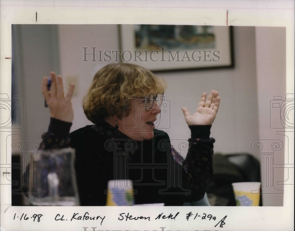 1998 Press Photo Gretchen Kafoury, Multnomah County City commissioner - ora43795 - Historic Images