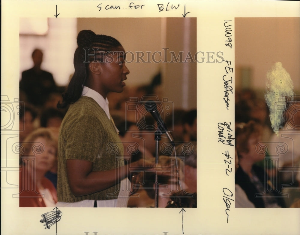 1998 Press Photo Dr Alisha Moreland Giving Sppeech - ora60566 - Historic Images