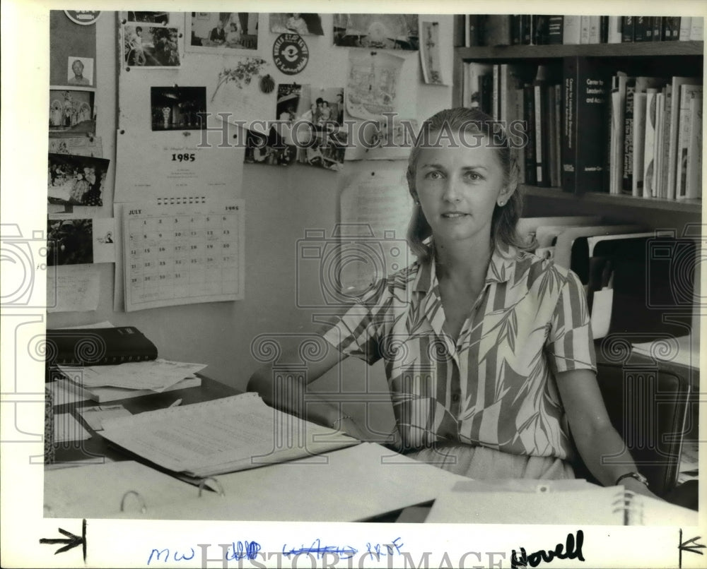1985 Helen Nagy, chairwoman of Linfield College art department-Historic Images