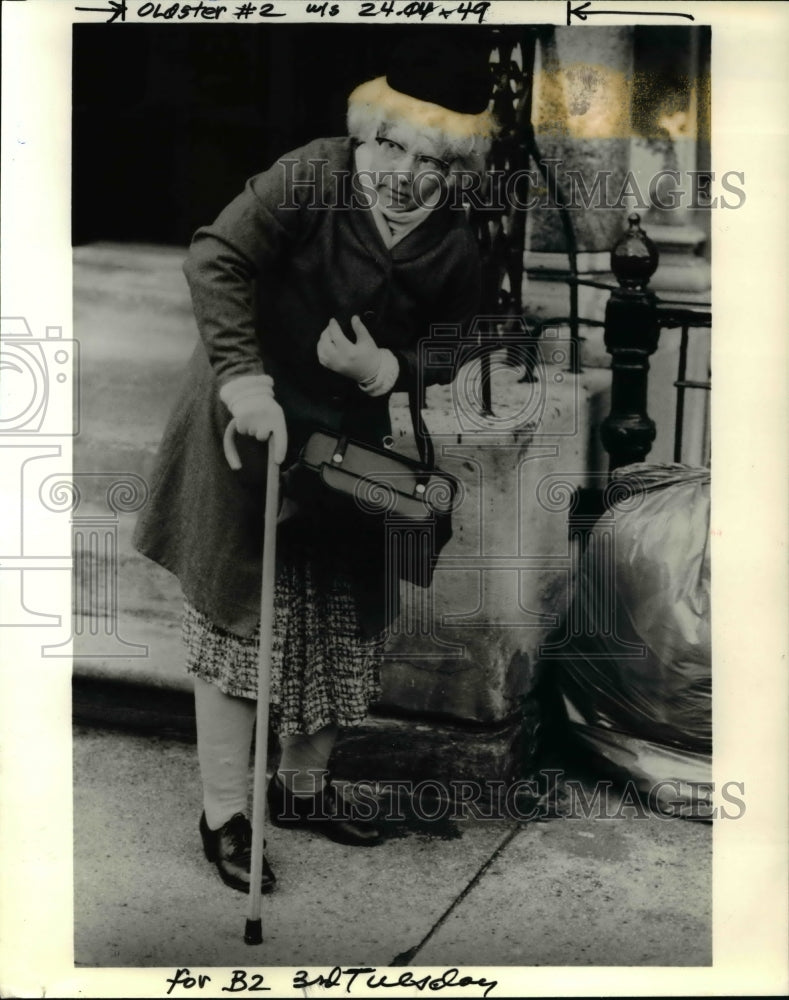 1987 Press Photo Patricia Moore NEw York City Street Badly beaten Elderly Abuse - Historic Images