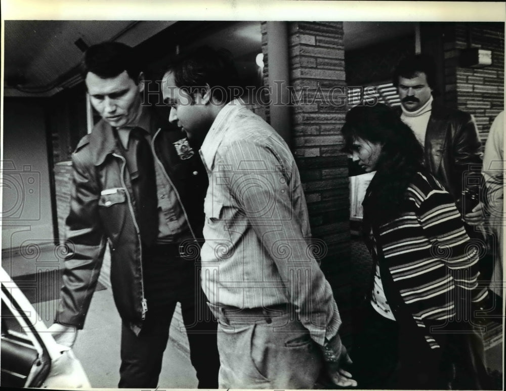 1982 Press Photo Portland Police Lead Narenda Patel &amp; Wife Jaya From Home - Historic Images