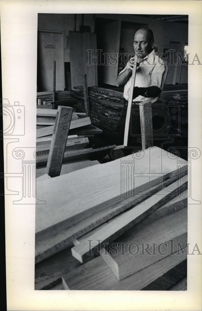 1978 Press Photo Russ Nusbaum Co Owner Of Specialty Woodworking - ora65456 - Historic Images