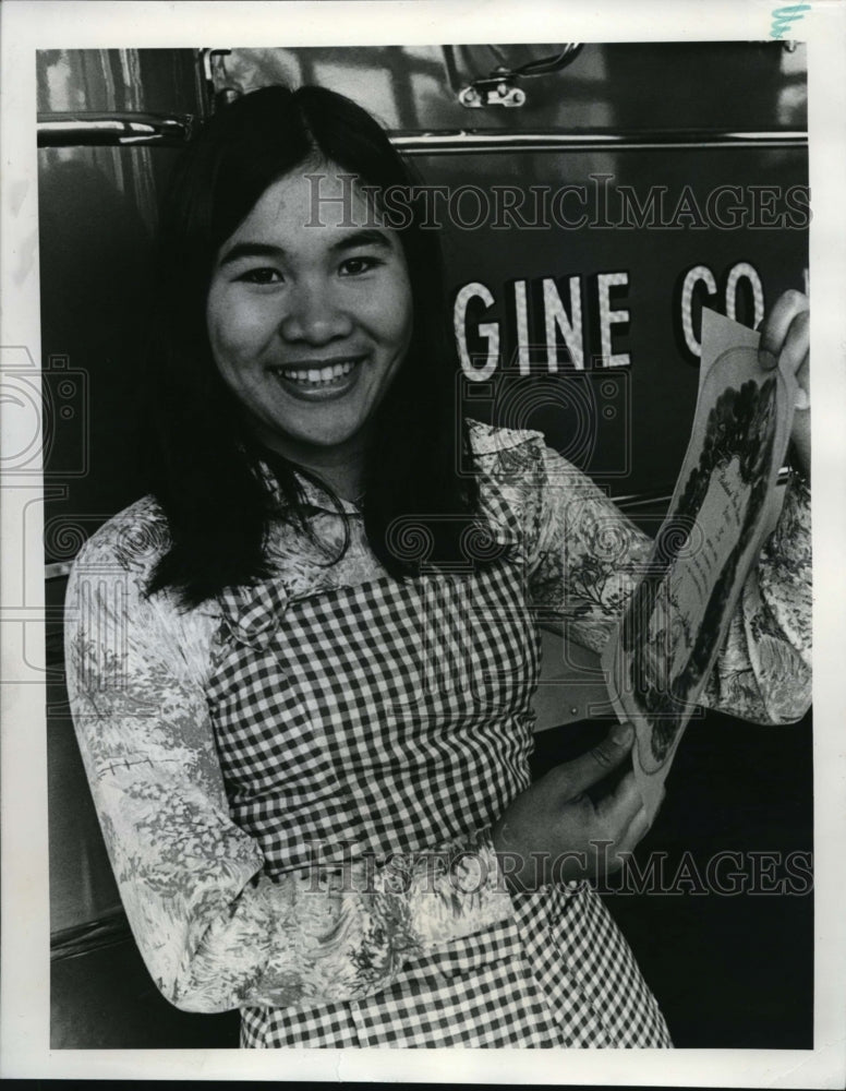 1976 Press Photo Thai Exchange Student Jeerawatt Phanit Receives Award - Historic Images