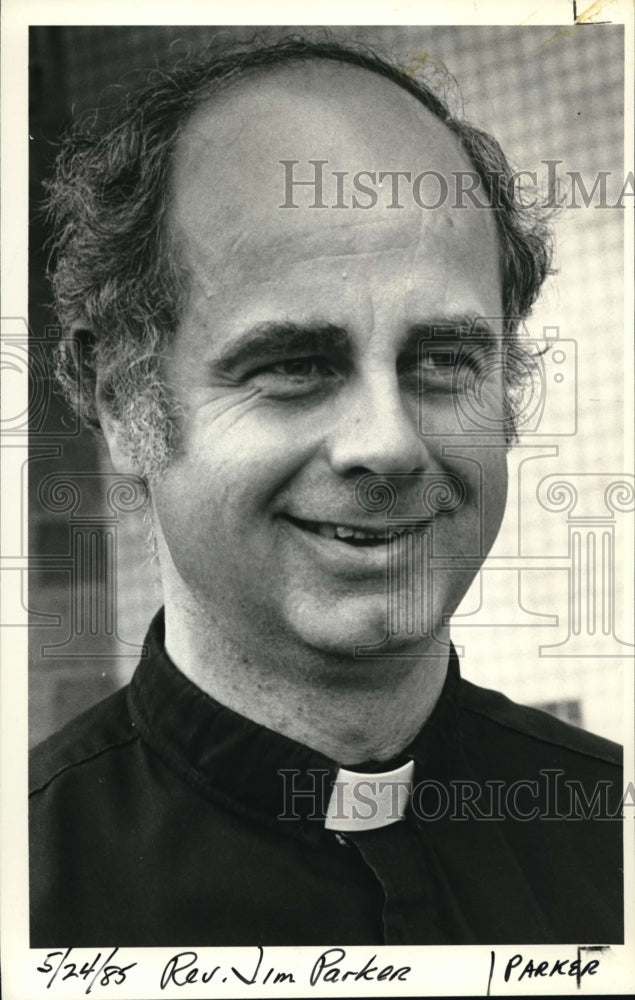 1985 Press Photo Rev Jim Parker vicar of Ministries Roman Catholic Church - Historic Images