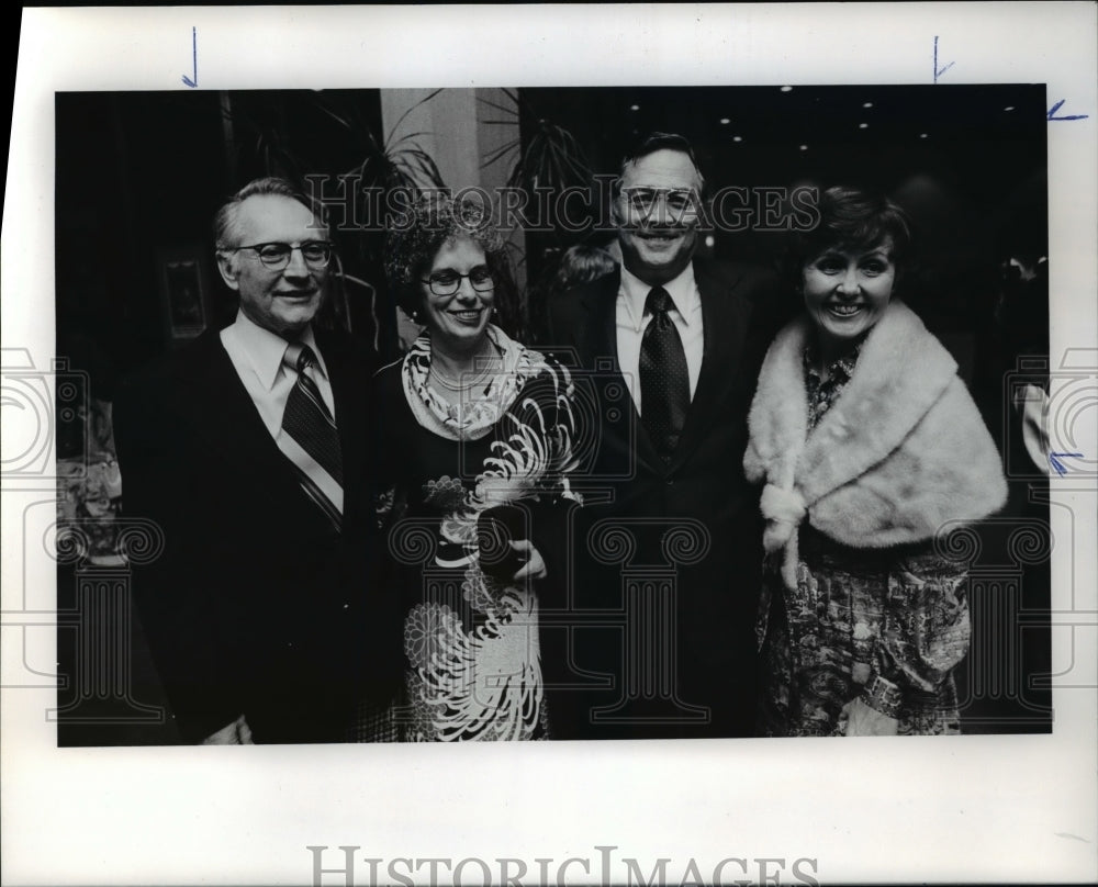 1977 Press Photo Joan Doug Pratt Super Ball at Hilton Symphony Patrons - Historic Images