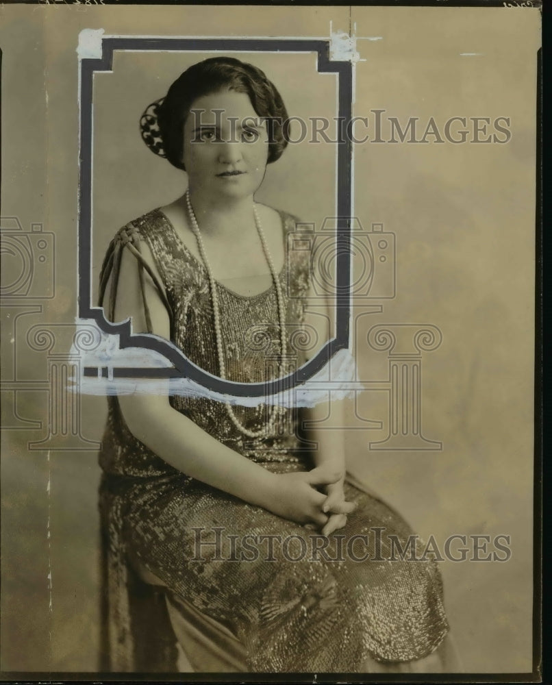 1923 Mrs O L Price-Historic Images