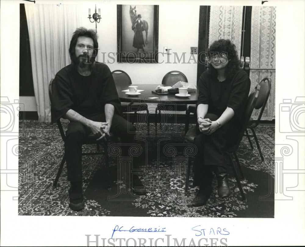 1988 Press Photo Reverend Anton and Hypalia wait for people to show up at first - Historic Images