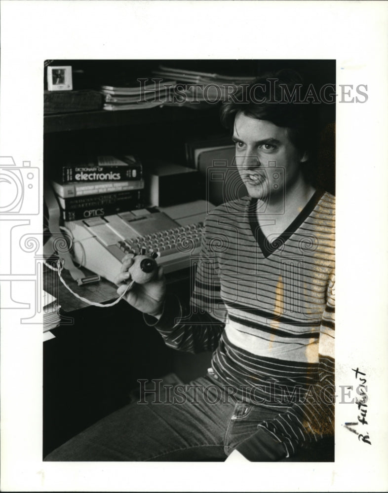 1986 Press Photo College Senior Futurist Winner Gary Ragner Computer Game - Historic Images