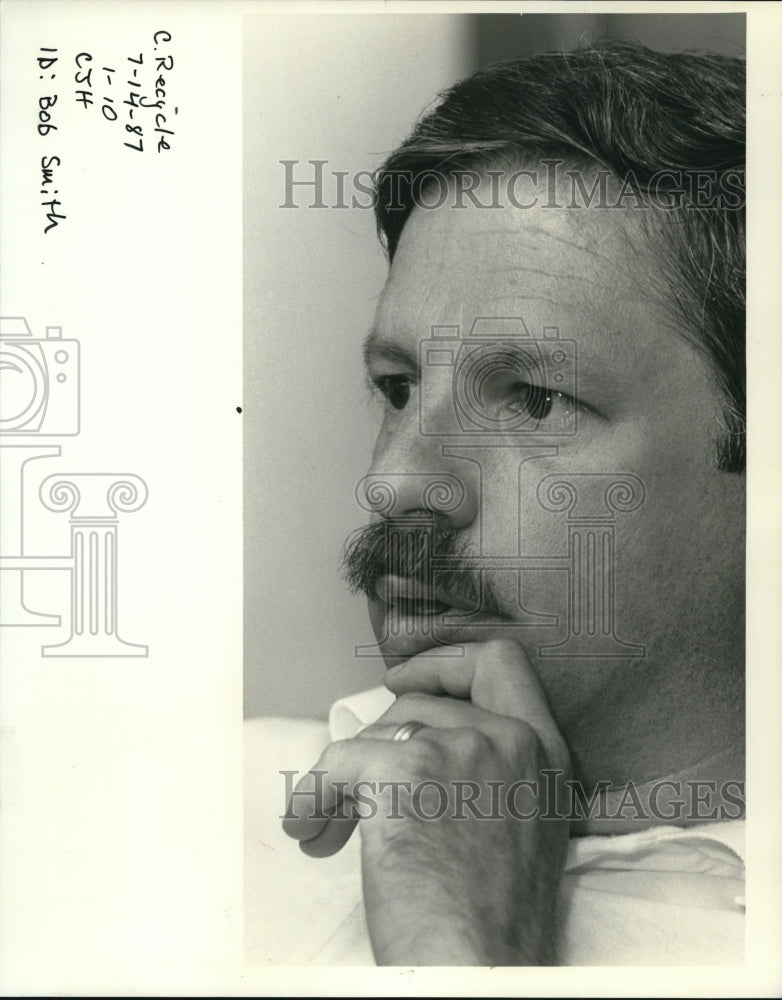 1987 Press Photo Bob Smith, owner of Smith Sailmakers Inc. - ora79900 - Historic Images