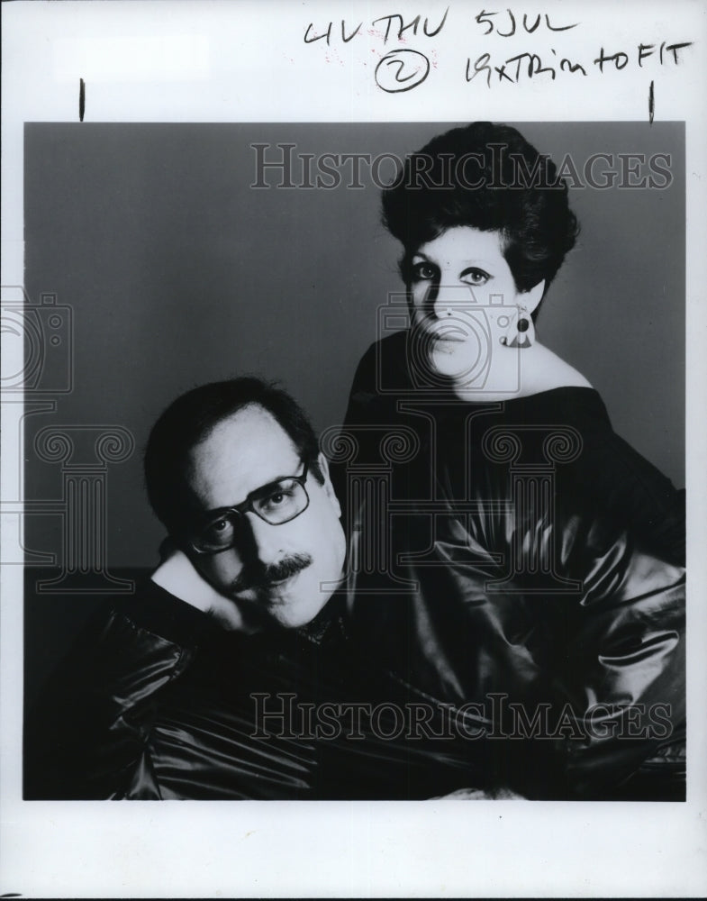 1984 Press Photo Roy And Linda Silver Cashing In With A Line Of Skin-Care Items - Historic Images