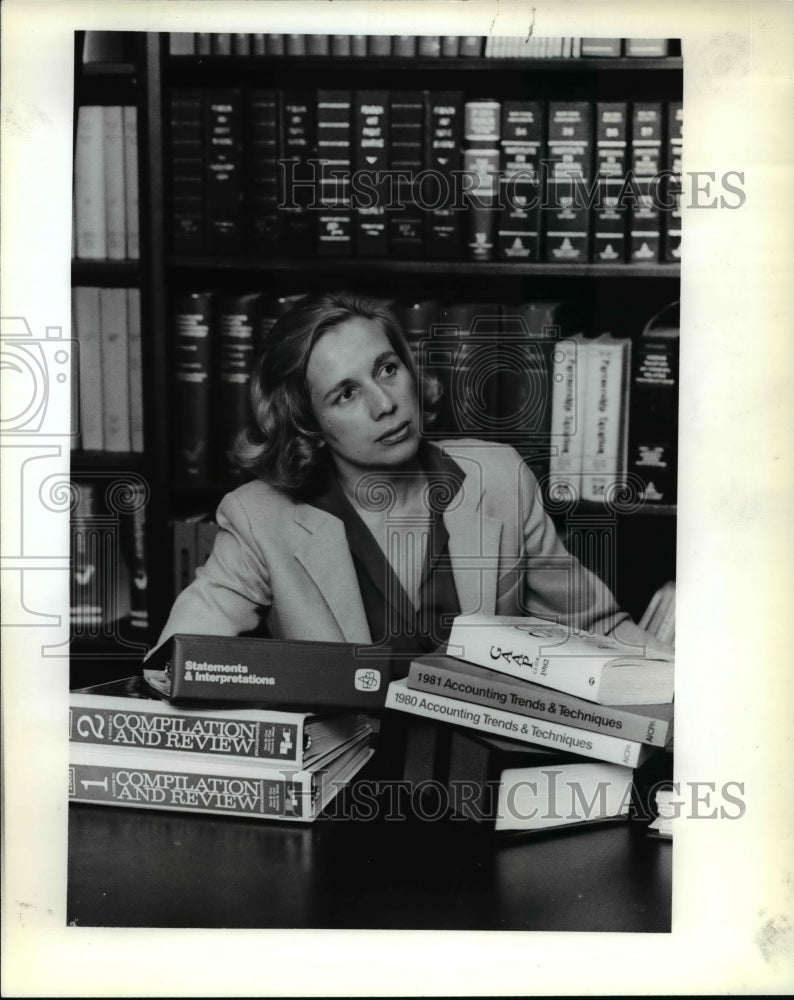 1982 Press Photo Sandra A. Suran, Portland Accountant - ora86424 - Historic Images