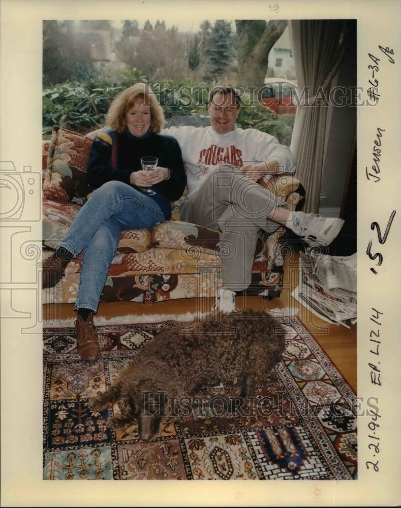 1994 Press Photo Liz Warman On Couch - ora91331 - Historic Images