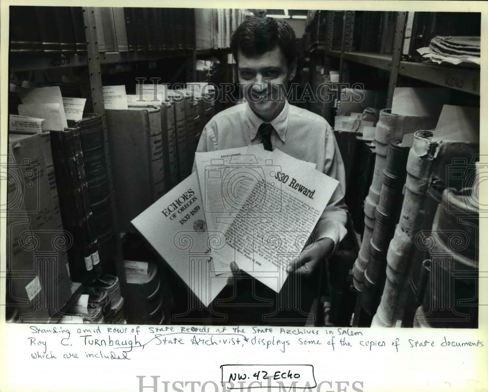1987 Press Photo Oregon State Archivist Roy C. Turnbaugh - ora91539- Historic Images