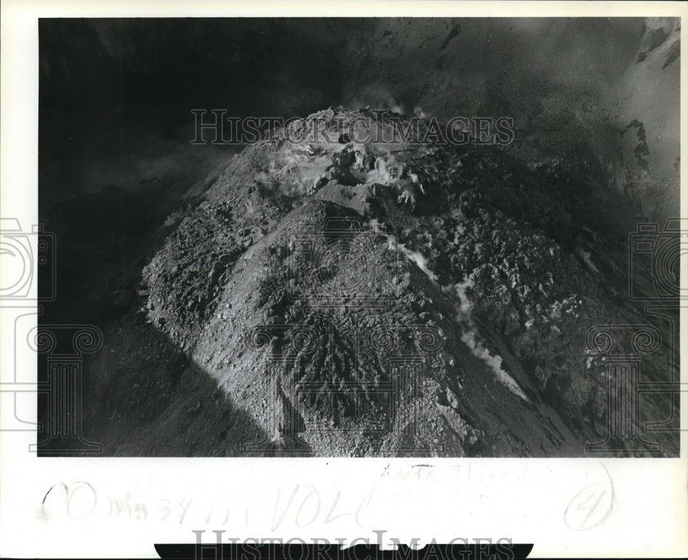 1983 Press Photo Mount St. Helen's crater - ora94737- Historic Images