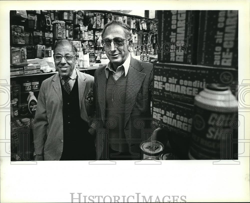 1980 Press Photo Brothers Ben &amp; Isadore Russell stockholders Coast Auto Supply - Historic Images