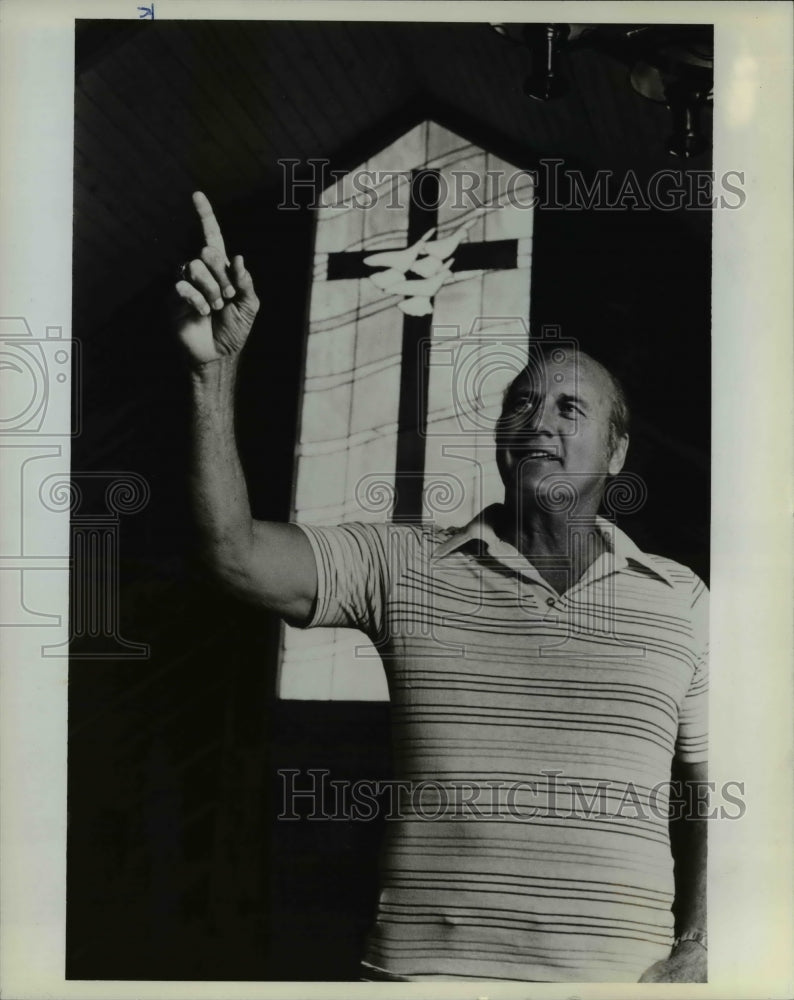 1983 Press Photo Gus Zernial knows how to deliver - ora97204- Historic Images