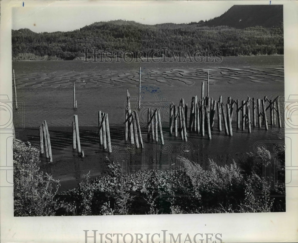 1971 Press Photo Low stream flow exposes mudflats isolating river from its banks - Historic Images