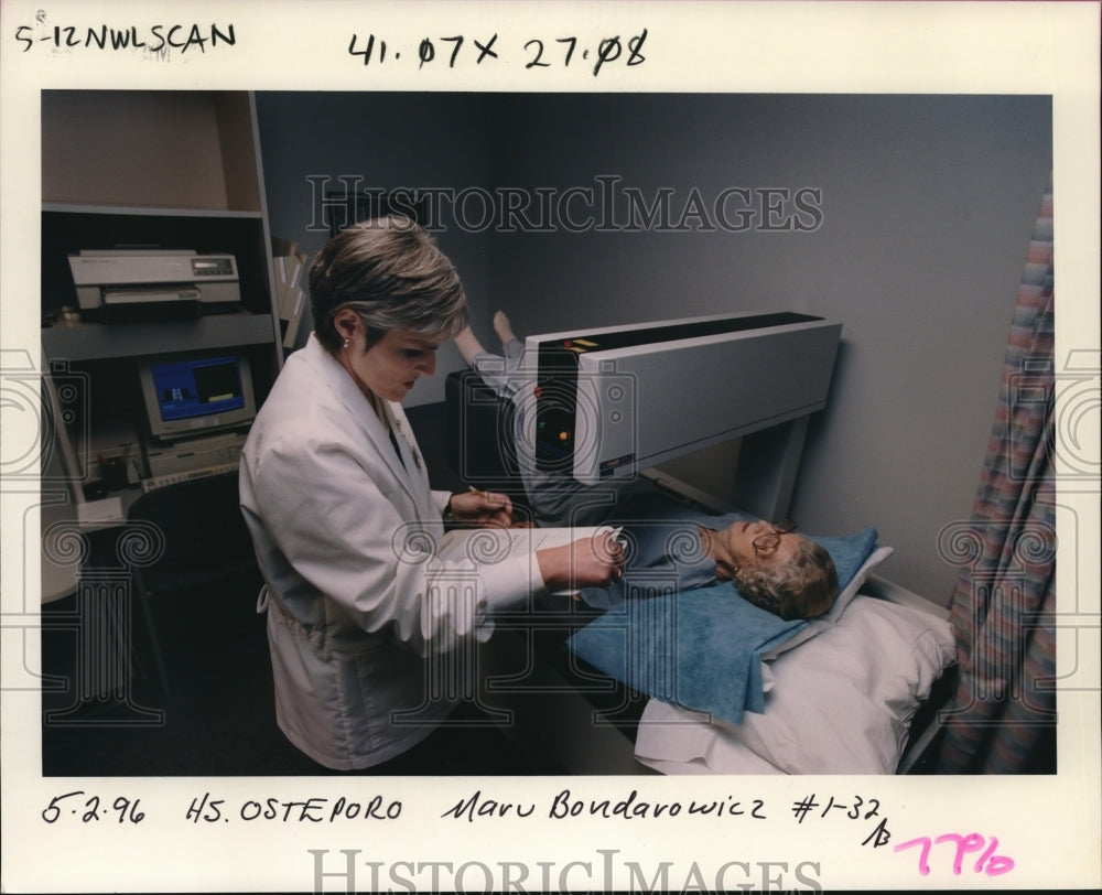 1996 Press Photo Osteoporosis Scanning at Providence Portland Medical Center - Historic Images