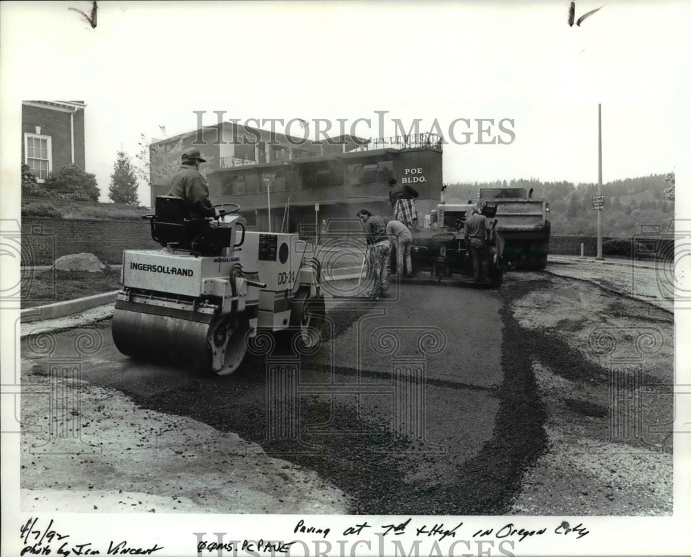1992 Press Photo Repairing Streets on High Street in Oregon City - orb52655- Historic Images